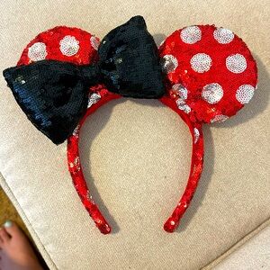 Minnie Mouse ears
